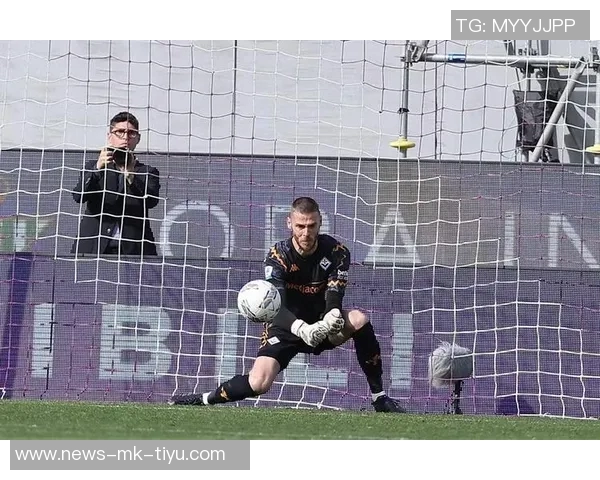 德赫亚加盟紫百合薪资高昂但球队保级前景堪忧未来发展成疑 德赫亚加盟紫百合薪资高昂但球队保级前景堪忧未来发展成疑