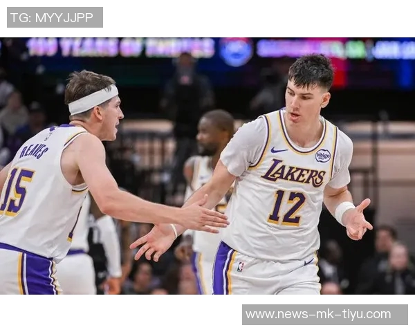 里夫斯开季19场表现惊艳成为队史第二快达成500分100助50三分的球员