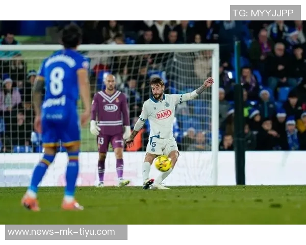 西班牙人球迷嘘声引发热议卡夫雷拉呼吁理性对待球员表现