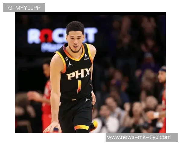 布克：外界认为我安静但在赛场上我会积极发声并努力表达正确观点