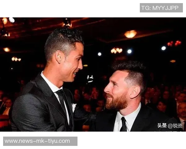 特朗普白宫新风尚与C罗合影高调挂墙引发热议